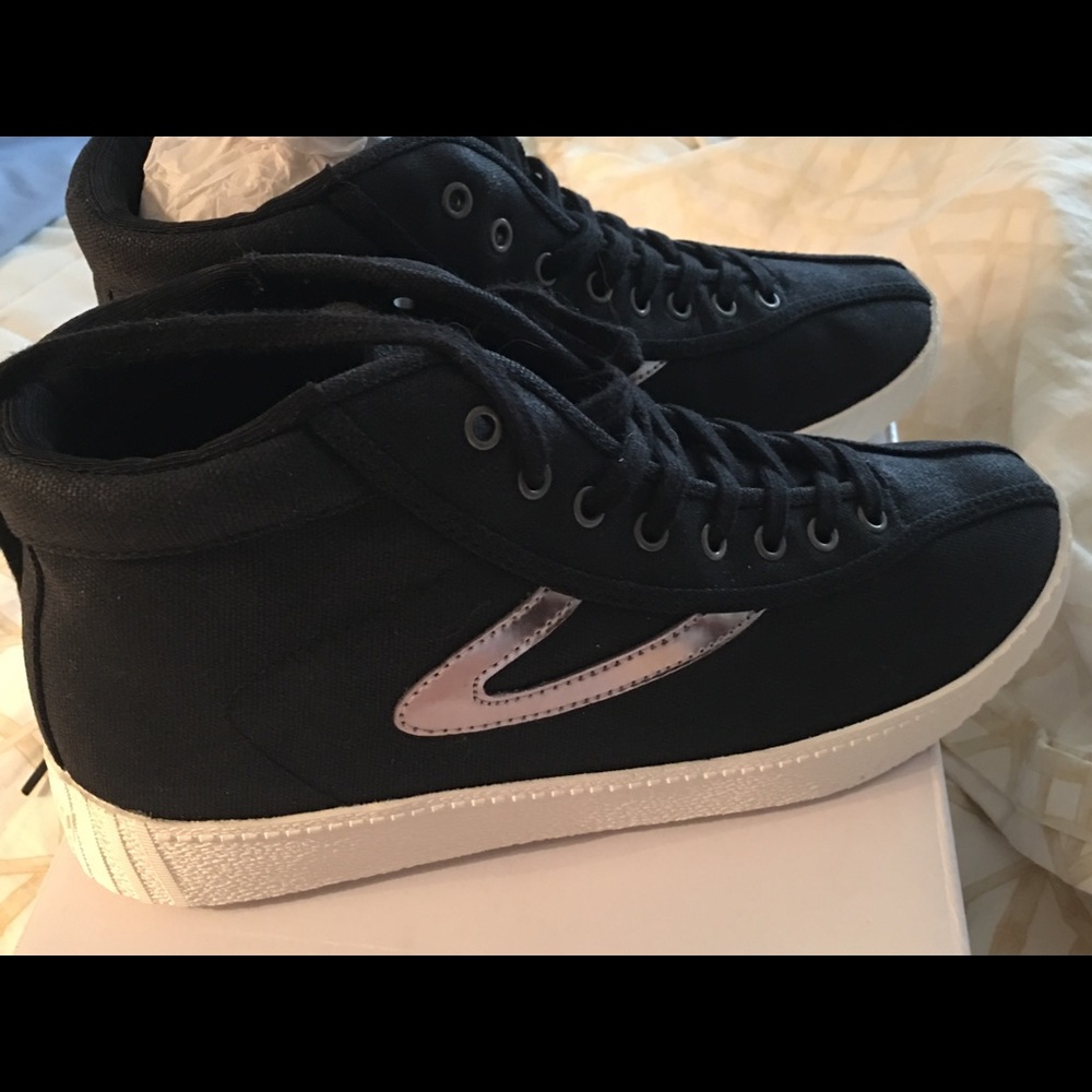 NIB TRETORN NYLITE HI TOP 8.5